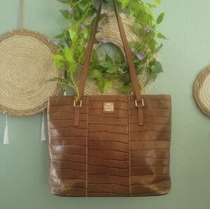 Dooney and bourke pre-love beautiful bag